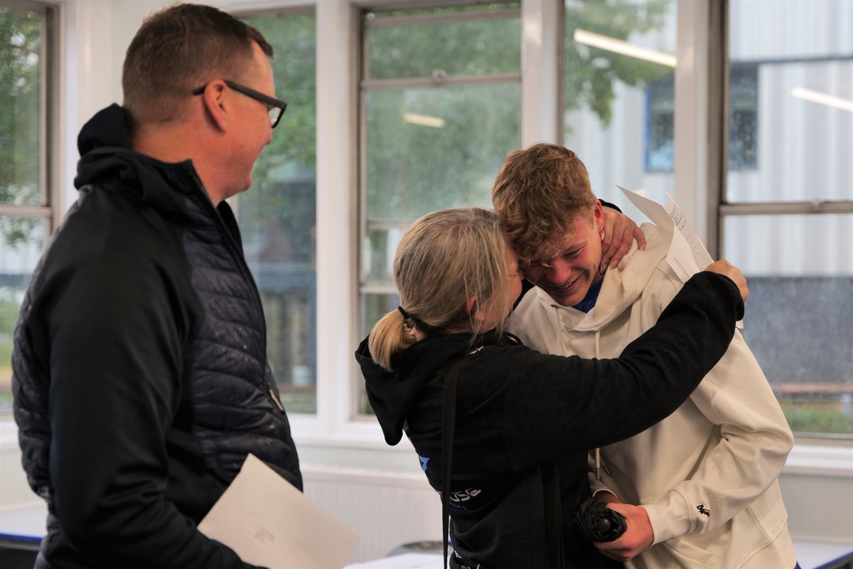 BedfordModern's tweet photo. Today we celebrated again as students received outstanding #GCSEresults. Better than last year’s teacher-assessed grades, there was a marked increase in the top grades awarded with 53% ranked 9-8, equivalent to an old A*, and 30% at grade 9. Read more: https://t.co/SyKQ7CgXcV. https://t.co/oI44HN0hP2