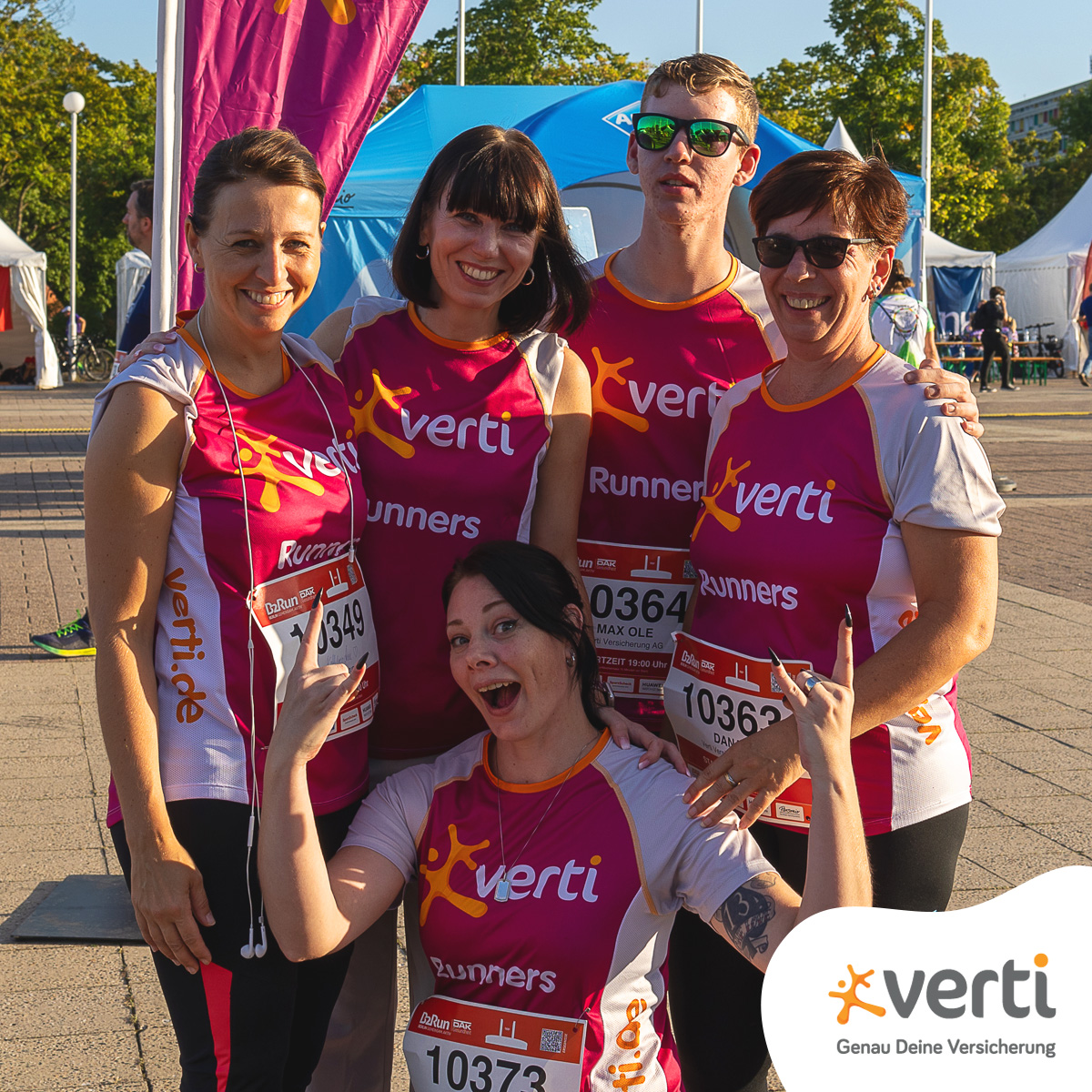 Verti_DE's tweet photo. Endlich ging es für das #TeamVerti wieder zum @b2run in Berlin!🧡 Nach 2 langen Jahren Pause trafen sich unsere Mitarbeitenden, um #GemeinsamAktiv zu sein und Vollgas auf der Strecke zu geben.🏃🤩
Werde auch Du Verti-Runner! ➡️https://t.co/29pZ9YmF3W https://t.co/wwhgvkHKeg