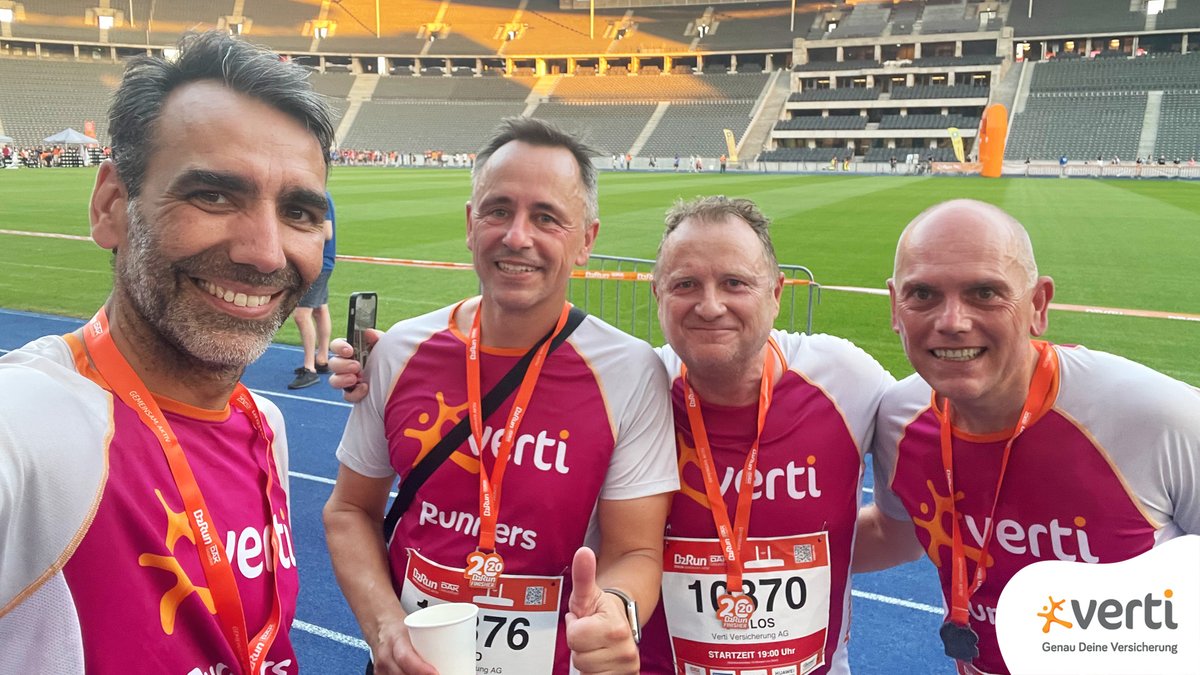 Verti_DE's tweet photo. Endlich ging es für das #TeamVerti wieder zum @b2run in Berlin!🧡 Nach 2 langen Jahren Pause trafen sich unsere Mitarbeitenden, um #GemeinsamAktiv zu sein und Vollgas auf der Strecke zu geben.🏃🤩
Werde auch Du Verti-Runner! ➡️https://t.co/29pZ9YmF3W https://t.co/wwhgvkHKeg