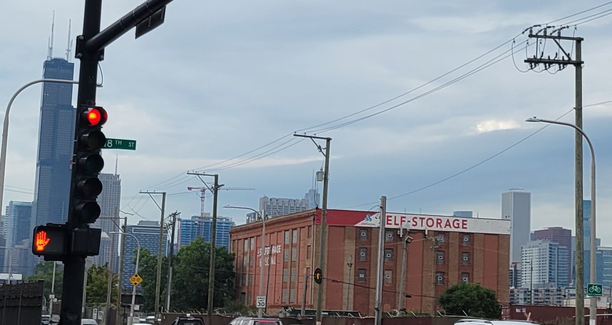 LilyARob's tweet photo. Last day of #ACSFall2022, biking to McCormick place, a woman thought my dress pants were really cool bike pants. 😄 Here's a view on the bike route I find funny. #sustainability #ChiBikes https://t.co/Ou9c8ivdfe