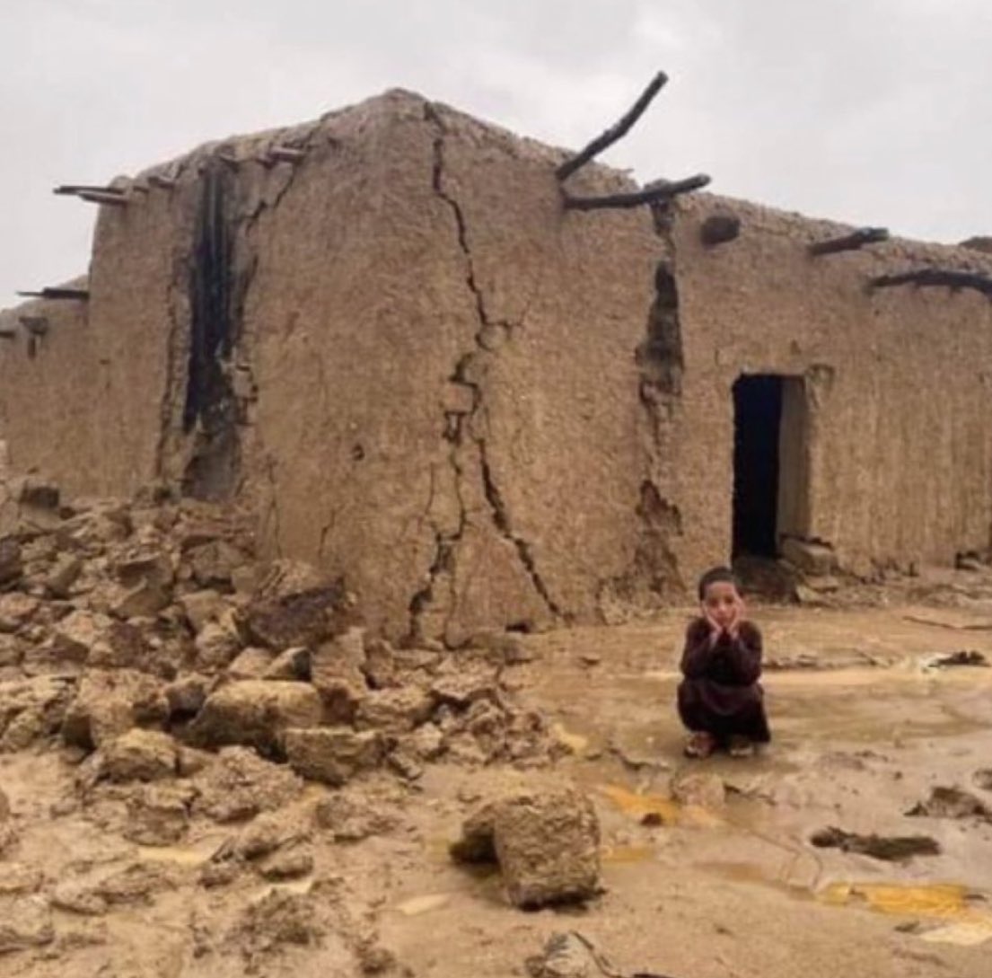 uvoice007's tweet photo. انسانیت بچاؤ، آگے بڑھو اور ان بے سہاروں کا سہارا بنو۔۔۔ 
#balochistanfloods #Sindh #Sindhfloods #Pakistanflood #HumanityFirst #Humanity_CryingForHelp https://t.co/afp8myCsXZ
