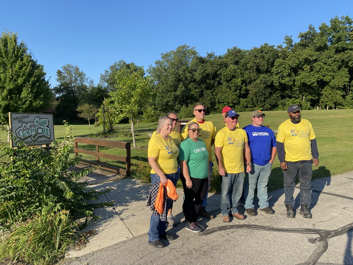 treesindiana's tweet photo. #UWACIN Day of Caring kudos @BAESystemsInc  @WebbChemical Rock star worthy volunteers "cleaning it up for the kids" at our AEP Foundation Nature Explore Outdoor Classroom - on the grounds of Cedar Canyon Elementary. THANK YOU! https://t.co/4q4F1oGpif