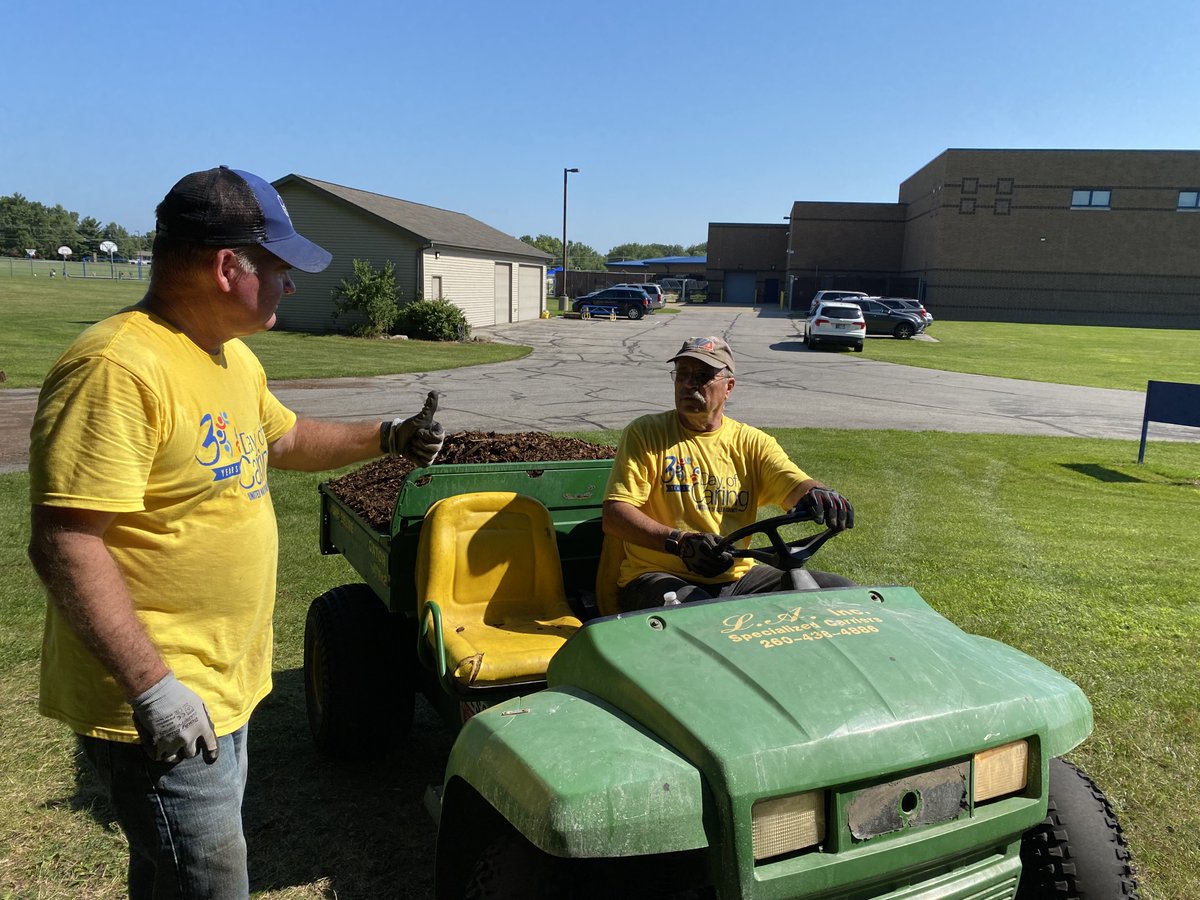 treesindiana's tweet photo. #UWACIN Day of Caring kudos @BAESystemsInc  @WebbChemical Rock star worthy volunteers "cleaning it up for the kids" at our AEP Foundation Nature Explore Outdoor Classroom - on the grounds of Cedar Canyon Elementary. THANK YOU! https://t.co/4q4F1oGpif