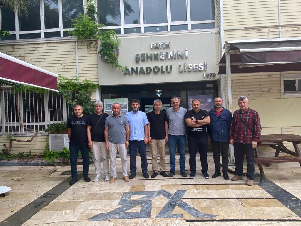 Fatih ilçemizin proje okulu müdürlerimiz ile Şehremini Lisesinde buluştuk. Eğitim ve geleceğe ait istişare de bulunduk. Ev sahipliği için Yüksel Köşker müdürüme ve katılımcı müdür arkadaşlarııma teşekkür ederiz.