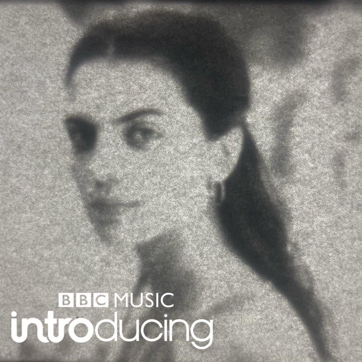 lydiaoliver's tweet photo. Rain on your Parade is getting it’s first ever radio play tonight 😍

Special thanks to @MelitaRadio for picking the song 🙏

Listen out on @bbcintroducing  tonight &amp; Saturday between 8-10pm! You can hear it live here https://t.co/CguUYANloY or tune into 104-104.8 FM 📻 https://t.co/WNVAC1enAL