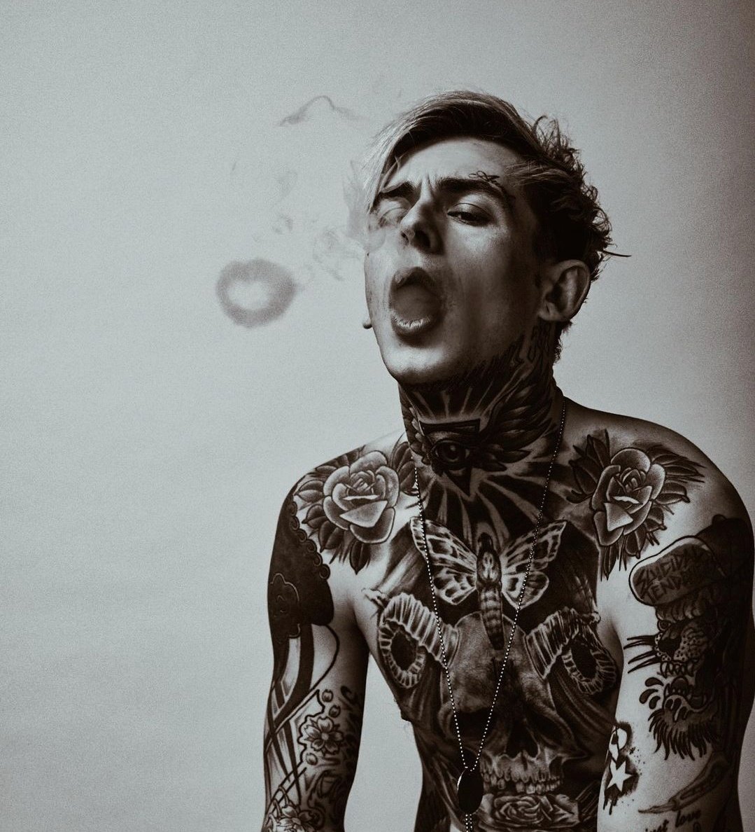 ⠀⠀⠀⠀

                └─────────────────┈

                                                       s m o k e