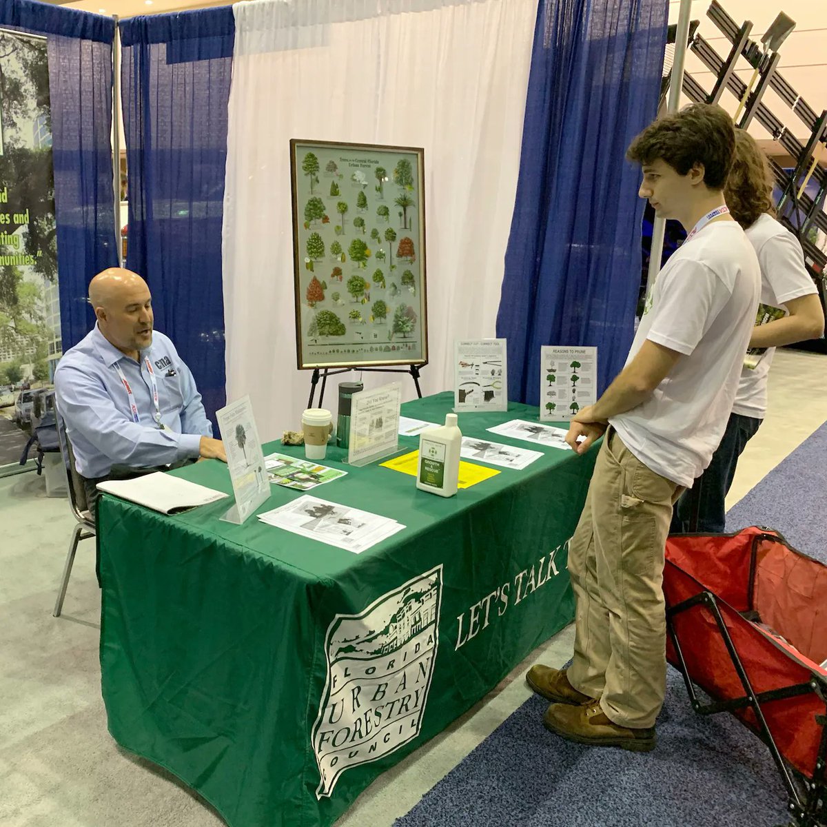 fufc_org's tweet photo. Let's talk trees! If you are attending The Landscape Show #tls22, stop by booth 642 and introduce yourself! Many thanks to Darryl Richard and Brian Voelker, for representing the FUFC at this great event by @FNGLA at the Orange County Convention Center in Orlando! https://t.co/UGTdmzS97l