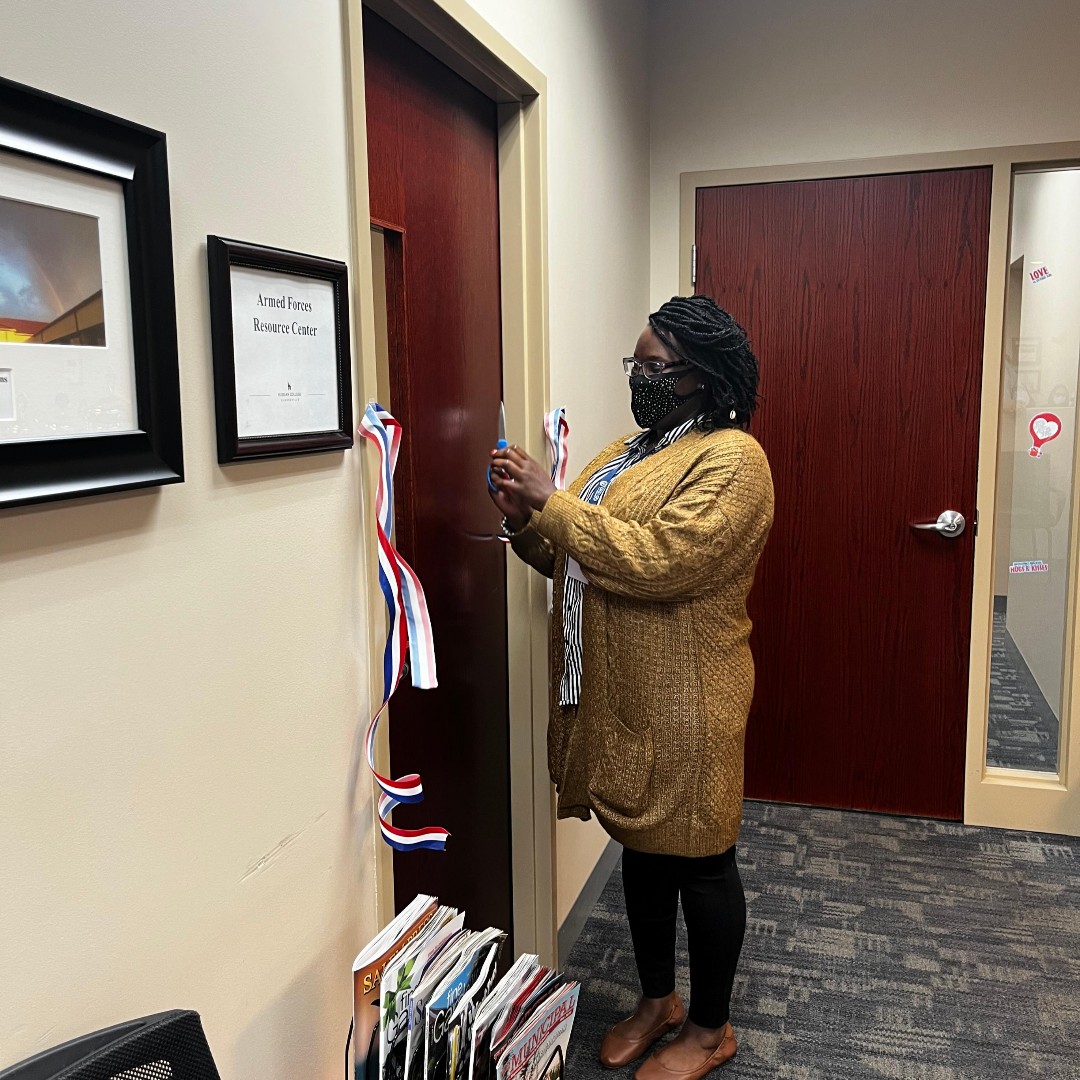 DaymarEDU's tweet photo. #ThrowbackThursday to the creation of our Armed Forces Resource Center on the Hussian College Clarksville Campus, dedicated to our Veteran Supported Students to provide them with information ranging from the community, government, health &amp; counseling, and other helpful links! 🙌 https://t.co/cFK12usikm