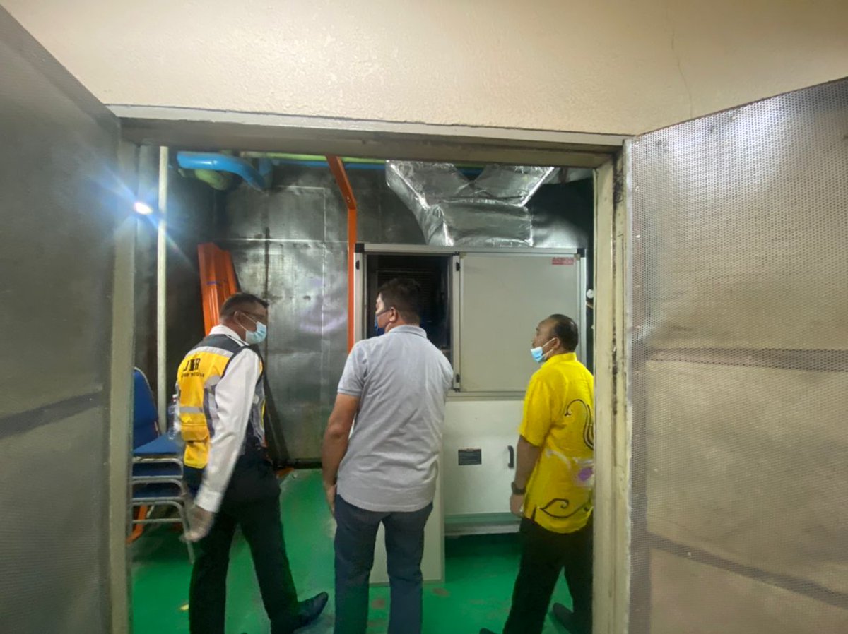 JKRWoksyop's tweet photo. Pemeriksaan kemajuan kerja2 sharga penggantian / pembaikan:

1. Sistem penyaman udara di Jab. Pendidikan WPKL.
2. Sistem pencegah kebakaran di JUPEM.

@JKRMalaysia 
@JKR_CKM https://t.co/DK9hF4B6Hc
