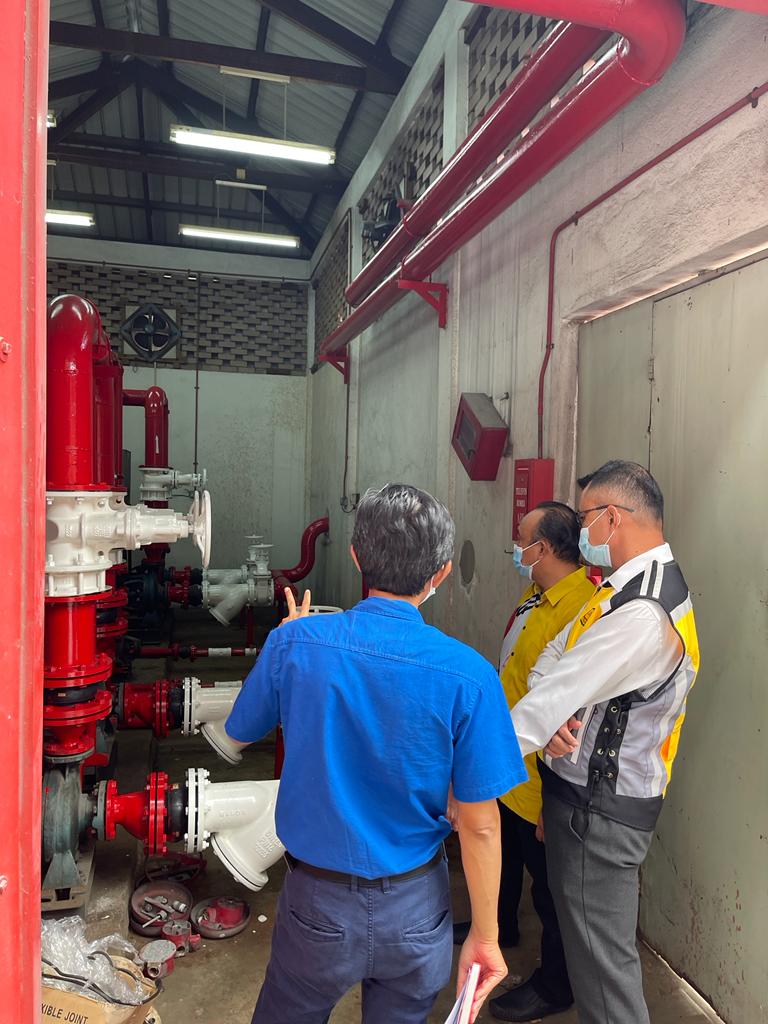 JKRWoksyop's tweet photo. Pemeriksaan kemajuan kerja2 sharga penggantian / pembaikan:

1. Sistem penyaman udara di Jab. Pendidikan WPKL.
2. Sistem pencegah kebakaran di JUPEM.

@JKRMalaysia 
@JKR_CKM https://t.co/DK9hF4B6Hc