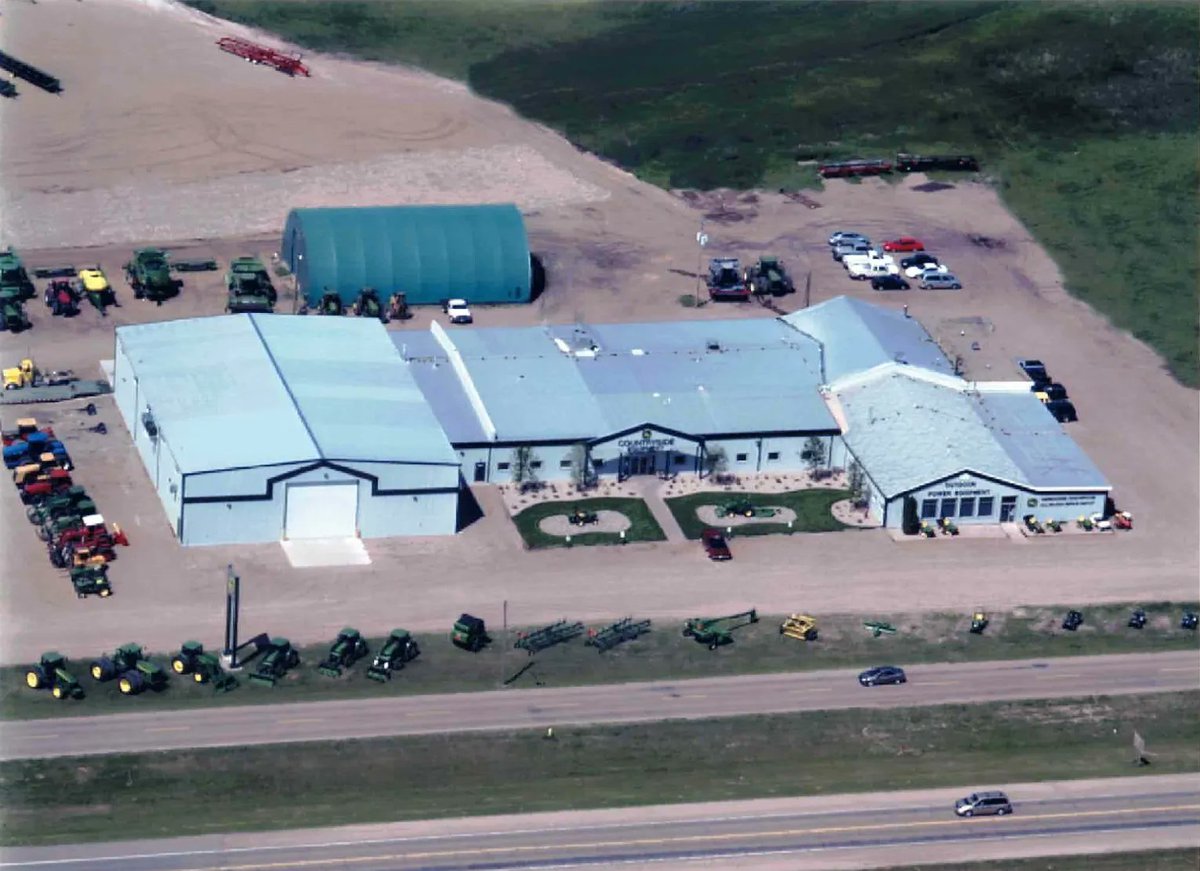 crane_steel's tweet photo. Whether you run strictly yellow, green, or red, I think we can all agree that they all look pretty great from the sky. 🦅

#TBT to an Agricultural warehouse/shop, showroom and sales room built by Crane Steel.

https://t.co/PND5SQTOcQ 

#steel #warehouse #mbbuilder #Agriculture https://t.co/0n1ZPKiO0Q