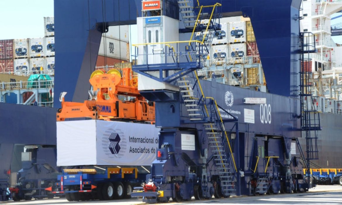 GrupoT21's tweet photo. ⚓️ ICAVE, 27 años liderando el mercado de contenedores en el Golfo de México https://t.co/OEPPahepxB
#GrupoT21 #Marítimo #ICAVE #HutchisonbPorts #PuertodeVeracruz #Contenedores #TransporteMarítimo #TEU https://t.co/gR5vpxDL3H