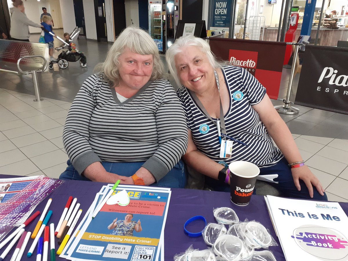 FD_SPICE's tweet photo. 🐝Kind. Today we have been at @ForumCentre raising awareness about #hatecrime. We've also created a 'community tree' where we have shared messages of positivity & kindness. #SpreadLoveNotHate #LetsEndHateCrime
@SaferManchester @ManCityCouncil https://t.co/hPQrPvzIpY