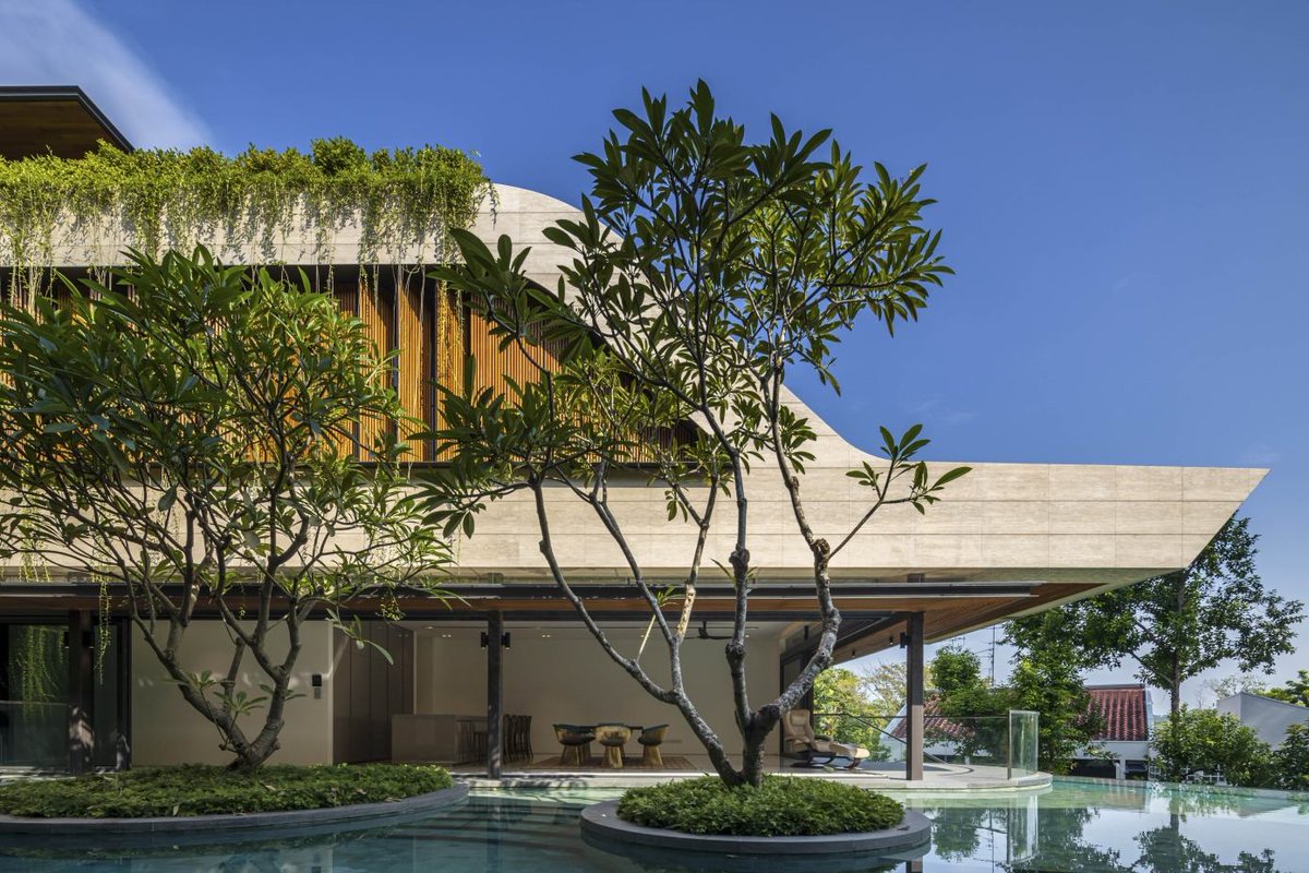Adamshomesales's tweet photo. Creative #architecture gives the exterior of this #uniquehome a lot of visual interest.  https://t.co/4fCZMGBEIS https://t.co/I3uooWcjYO