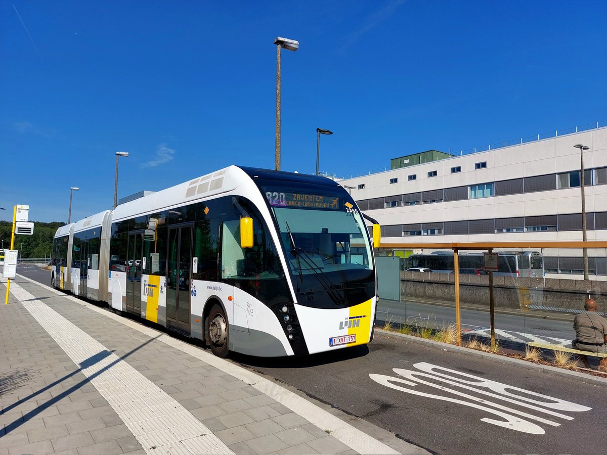 Jelmergraaff's tweet photo. Vandaag erg #heet, dus meer met de #trein, tram en bus (en minder ver lopen). Hoogtepunten waren toch wel de bijzondere bus van @delijn en natuurlijk een bezoekje aan #Gent. Nu weer met @NS_Int terug naar #Nederland. 

@ProRail #duurzaamreizen #klimaat https://t.co/mVk0m6GXnT