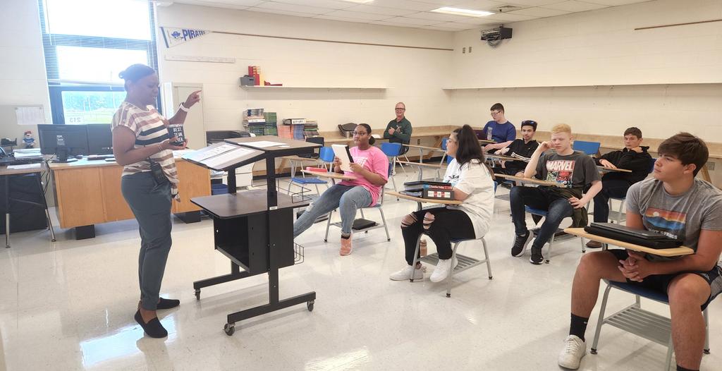 KJFMLR's tweet photo. Our fabulous AP Mrs. Jones @BoonvilleR1 High School just jumps in to cover classes. She's using the time to get to know our students better! #RelationshipsMatter #AmazingAP #OnePirateShip https://t.co/Q1iGDy3CLF