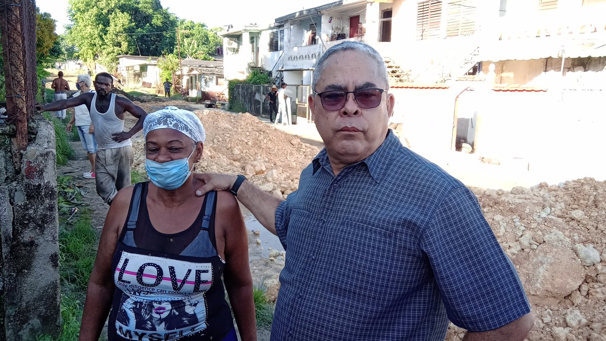 YanetHzP's tweet photo. Recorre @torres_iribar el #Barrio Moro Portocarrero en Arroyo Naranjo , el pueblo en #CubaPorLaPaz demuestra su agradecimiento por las obras que se inauguran y ejecutan #CubaViveYTrabaja , Bodega, panera , casas,aceras pintura de edificios entre  otros. https://t.co/lOmfz0j3hZ