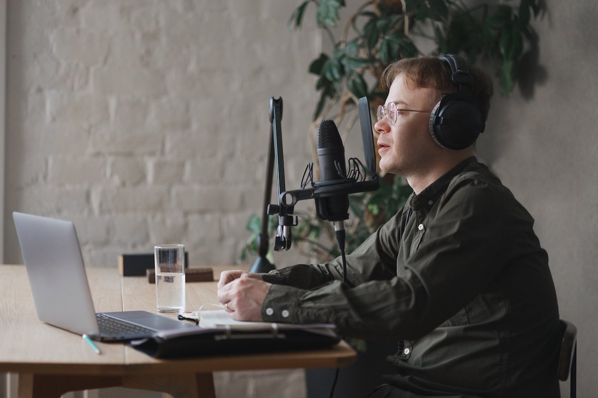MBCMediaTV's tweet photo. Did you know Americans spend almost 90 minutes a day listening to streaming radio, music playlists or podcasts? MBC can help you tap into this incredible audience with effective audio ads that tell stories and inspire action. #mbcmedia #radioads #programmaticaudio #streamingaudio https://t.co/JUzgwLWhpM
