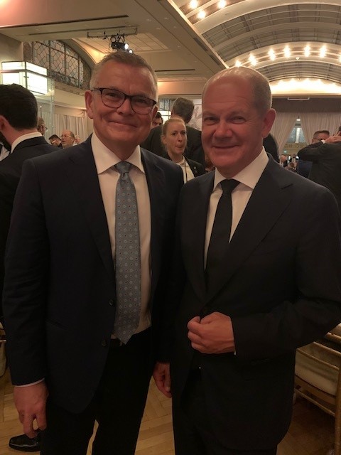 LNG NL is proud to have had the opportunity to meet with German Chancellor Olaf Scholz this week and discuss the future of the global energy sector. Germany plans to increase their LNG imports from Canada and look forward to exporting our low-carbon LNG before 2030. #LNGNL