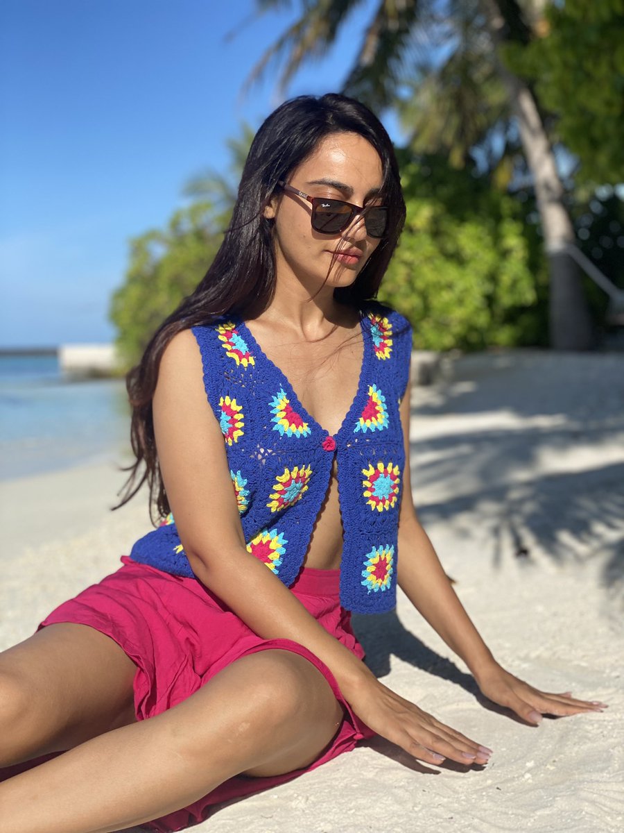 SurbhiJtweets's tweet photo. Loving the tan....🌼 https://t.co/Ngxa1aIFFh
