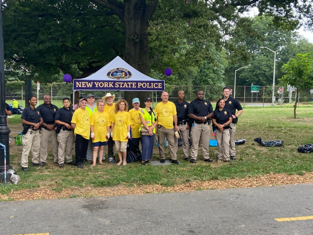 August 23, 2022

We are happy our volunteers and our partner organizations got together for the park cleanup at Bronx Park East.

Always thankful to NYPD, Parks Department and iCNA for joining efforts to keep our neighborhood clean and in good shape.

aaoha.org/bronx-park-eas…