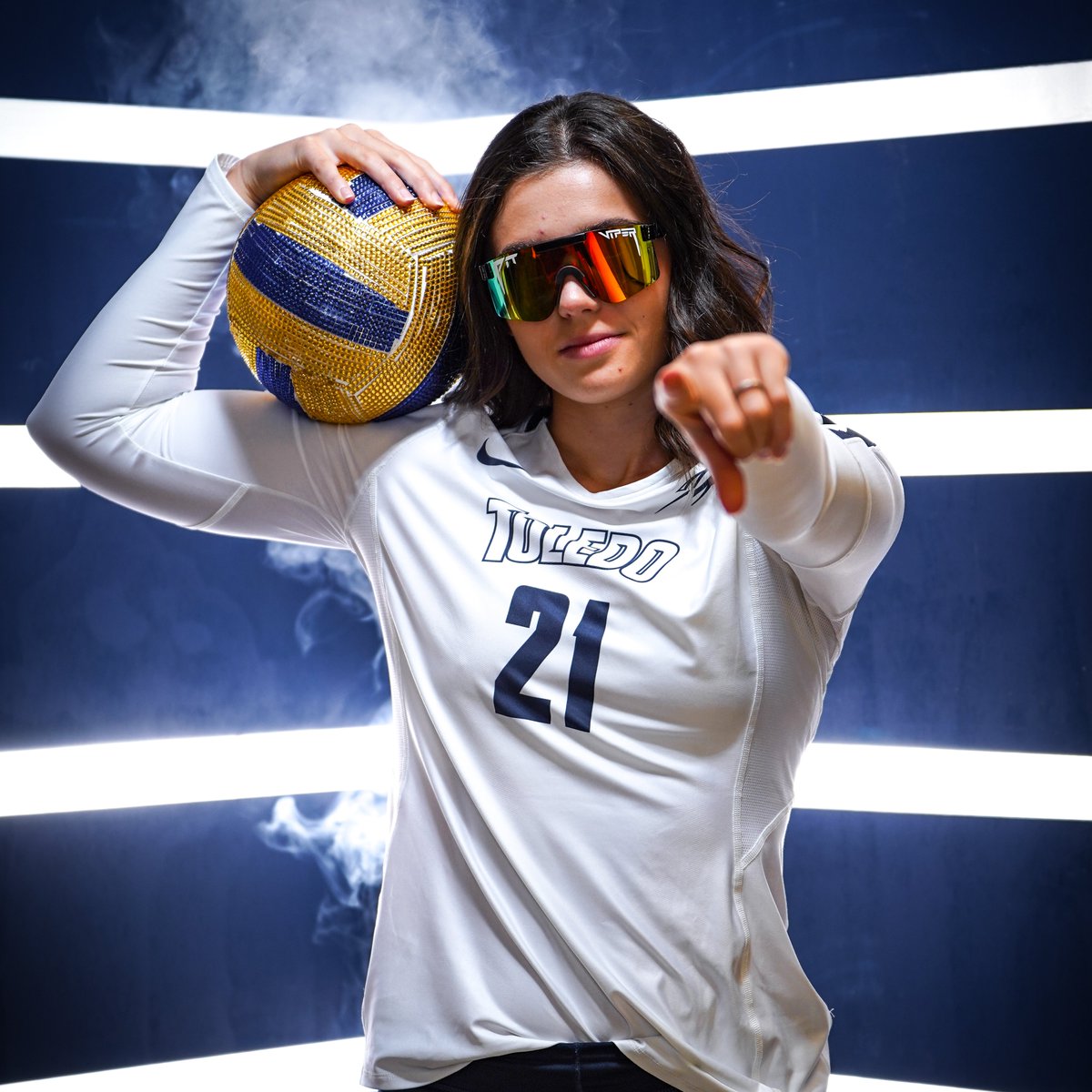 Toledo_VB's tweet image. 𝐌𝐞𝐞𝐭 𝐭𝐡𝐞 𝐓𝐞𝐚𝐦: #21 Izzy Granger

🏐 Outside Hitter
📚 Freshman
🏆🏆 State champ in volleyball AND discus

@Toledo_VB | 🚀