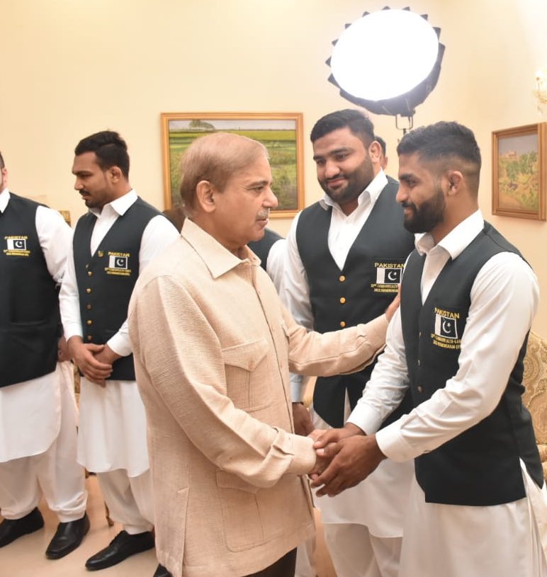 Honoured to host our players &amp; athletes who made the country proud by winning various medals in the Commonwealth Games. Their hard work &amp; devotion was exemplary. Today I also announced the revival of the departmental sports, which was a long-standing demand.