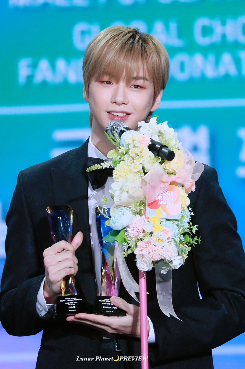 LunarPlanet1210's tweet photo. 🍑220825 하트드림어워즈 이관왕🏆🏆
#강다니엘 #KANGDANIEL https://t.co/VyOb8SpbtV