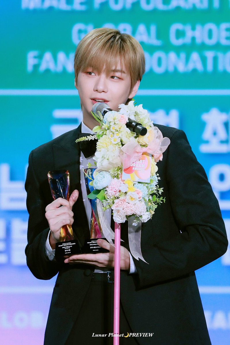 LunarPlanet1210's tweet photo. 🍑220825 하트드림어워즈 이관왕🏆🏆
#강다니엘 #KANGDANIEL https://t.co/VyOb8SpbtV