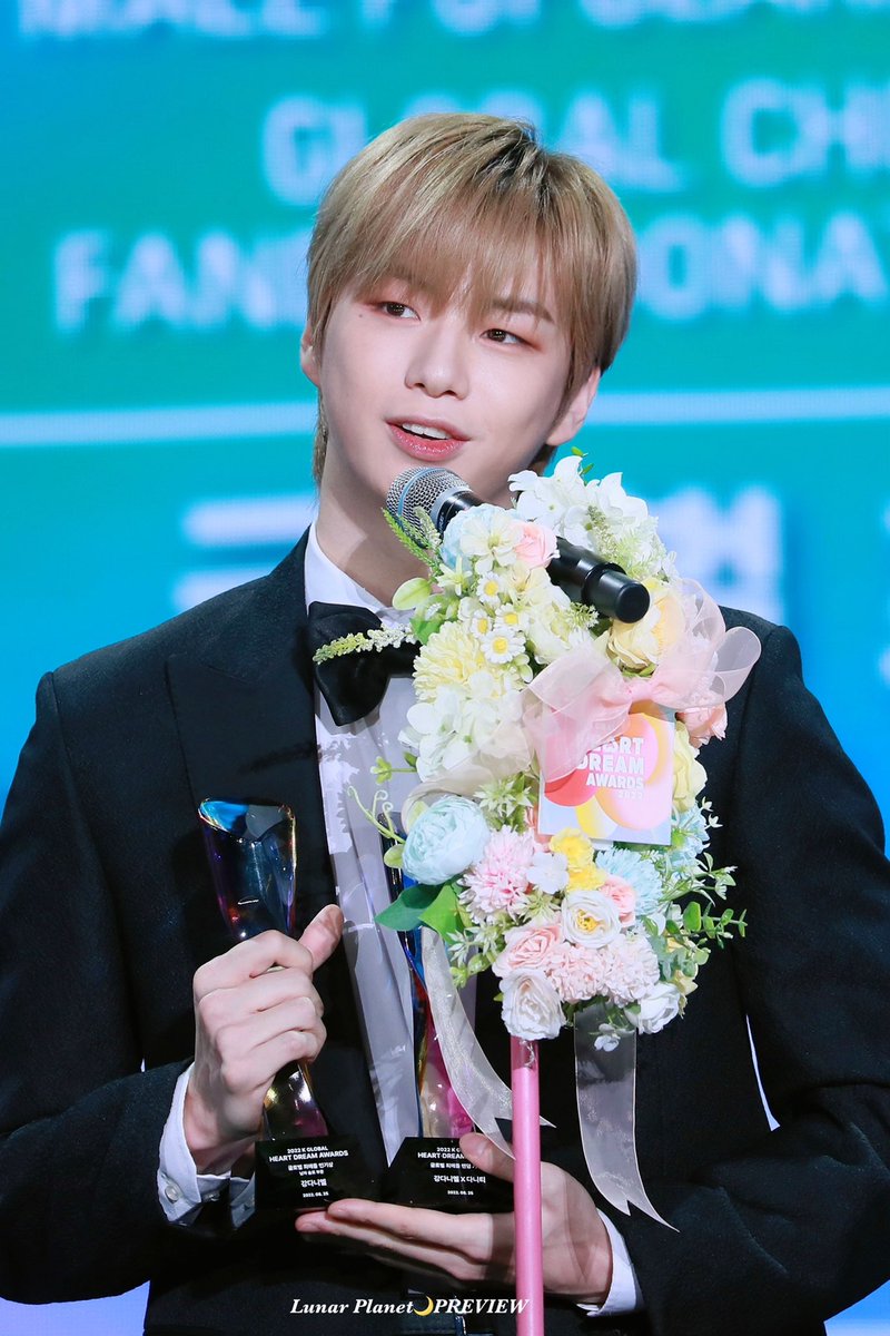 LunarPlanet1210's tweet photo. 🍑220825 하트드림어워즈 이관왕🏆🏆
#강다니엘 #KANGDANIEL https://t.co/VyOb8SpbtV