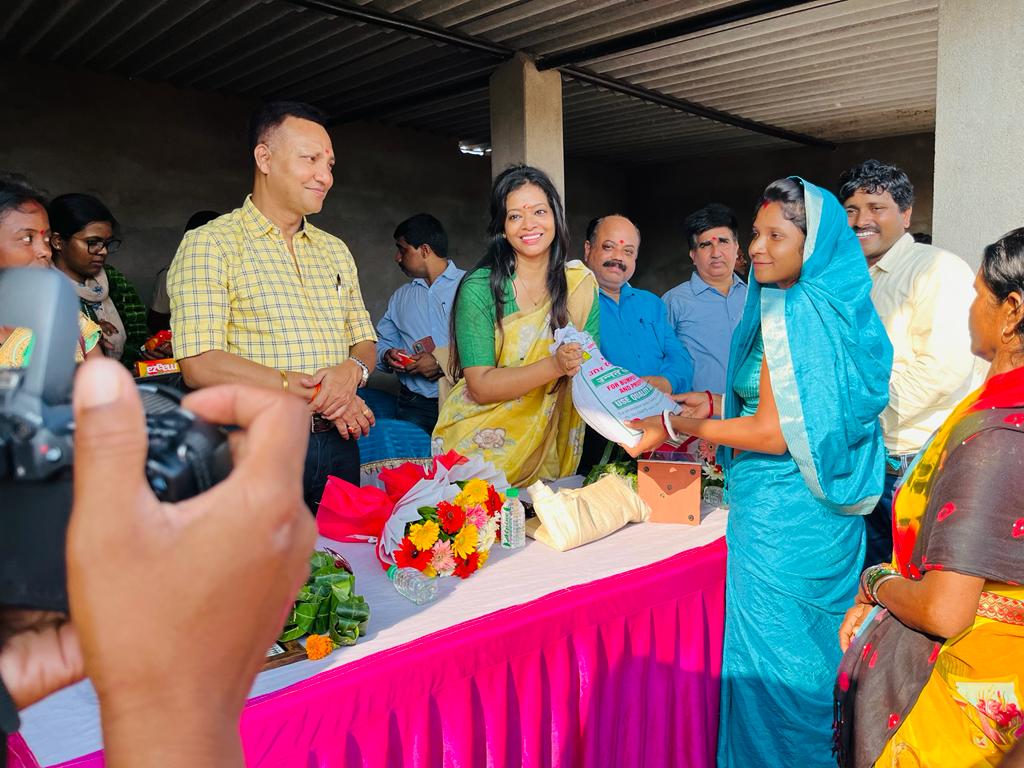 इस अवसर पर गोलवरकर एग्रोटेक प्रोड्यूसर कंपनी की महिला कृषकों के बीच अल्पावधि के उडद बीज का भी वितरण किया गया।