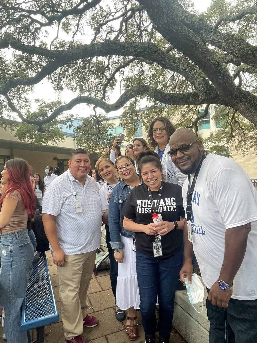 JJHSCounseling's tweet photo. Mustang Game Day Pep Rally @JayMustangFB! Go out there and represent Mustangs! We believe in you and support you! #MustangsIgnited @NISDJay @NISDJaySEA https://t.co/ofnNgUDC9e