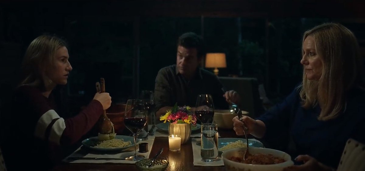 Despite what grudges you might have against Wendy Byrde, you cannot not admire how she managed to cook her fam those finger-licking yummy meals whilst carrying those cartel problems in her head or having gone through a tough day dealing with em.

#OZARK
#LauraLinney
#WendyByrde