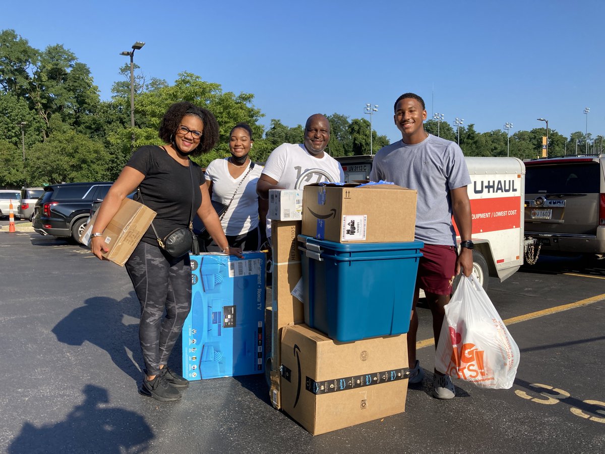 erick_ferris's tweet photo. 🎉 Welcome @CoppinStateUniv c/o 2026!! It’s day 1 of move-in weekend, and what beautiful ☀️ weather it is for #EagleNation! #CoppinStateUniversity #CSU #Eagles #Baltimore 💙🦅💛 https://t.co/8fhawwzm2g