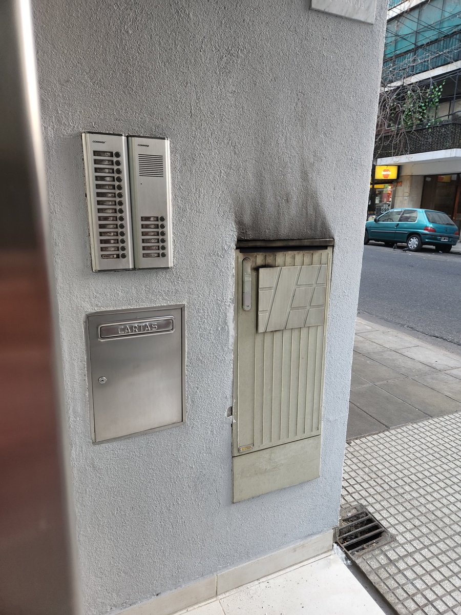 Marianaarg's tweet photo. @OficialEdesur  tenemos un corte en la cuadra por explosión en Gascon 678 CABA  NEVESITAMOS VUELVAN A SOLUCIONAR https://t.co/jwO9tgAHLj