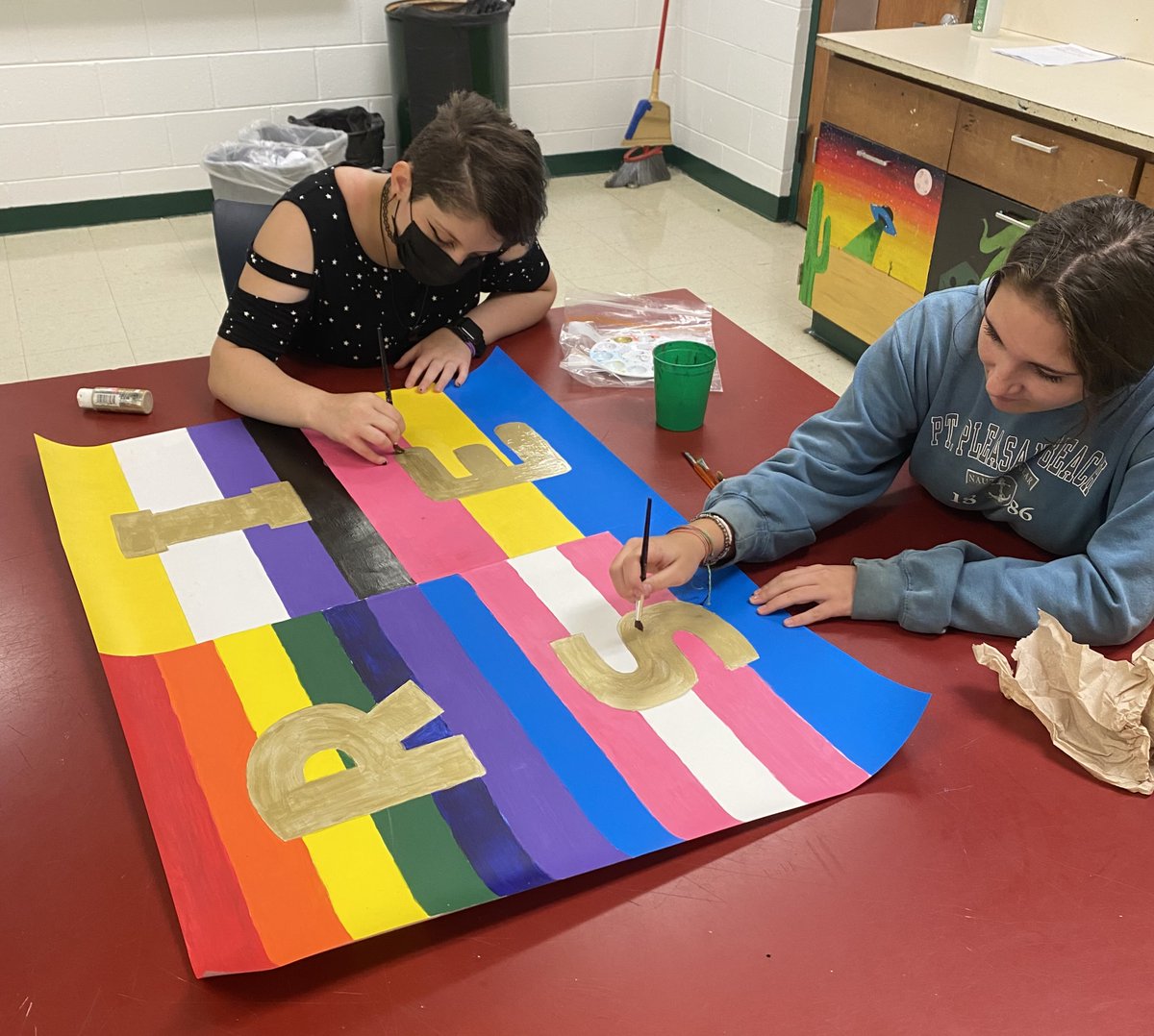AmeliaCounty_HS's tweet photo. Coach Spurlock’s ACHS Visual Arts students are discussing and creating R.I.S.E. artwork to post in different locations within ACHS.
#RaidersRISE #EveryRaiderEveryDay #TeamAmelia #EngageTogether #PromoteThePositive 
@AmeliaSchools https://t.co/9UQLyiZcSt
