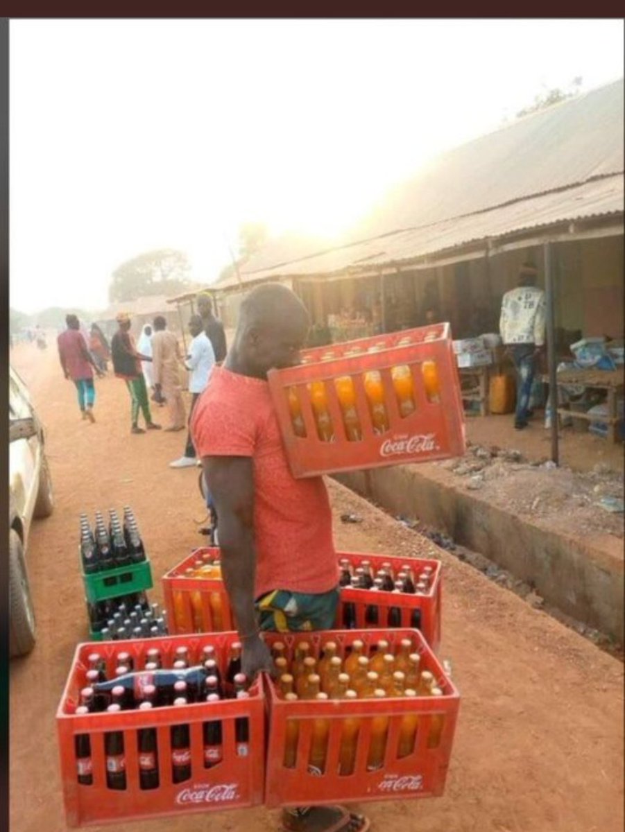 kennyTOfficial's tweet image. 👐Somewea in nansana, #acitizen after hearing about Generals death🤔 But ugandans👐