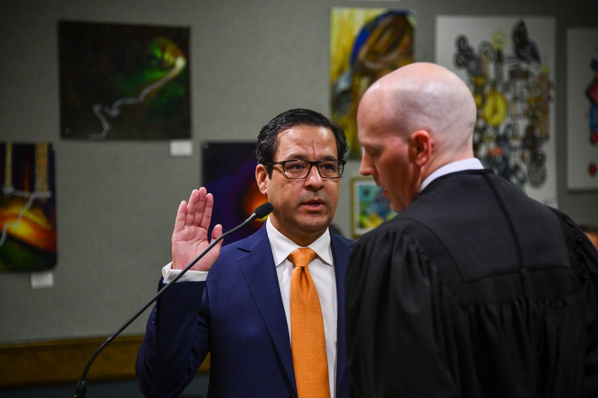 LubbockISD's tweet photo. This morning, Kristopher Zepeda took his oath of office to serve our district on the Lubbock ISD Board of Trustees for District 5. 🍎⁣

Congratulations to Kristopher and his family on his appointment! 📚⁣

#WeAreLubbockISD https://t.co/2jZind70UF