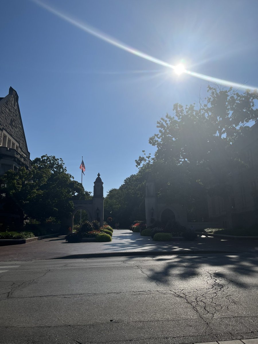 lilolivetree's tweet photo. Itโs a beautiful day to teach some law. #iustrong #adjunct #indiana https://t.co/5cjmFyDeqn