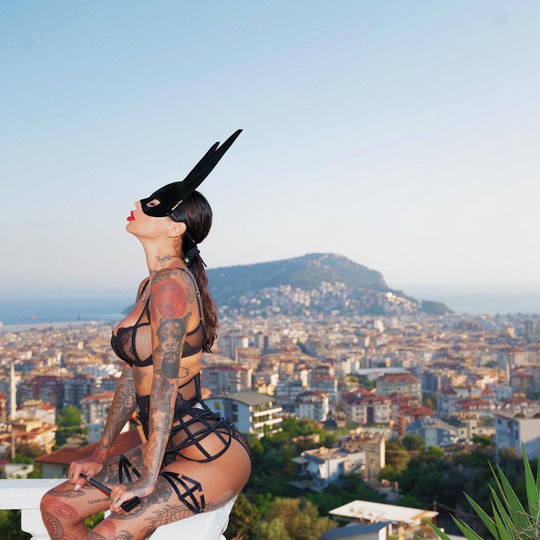 TheMissAP's tweet photo. Bunny Girl
The incredible @Ladyvamp13 is iconic in the Rozlyn set.
Explore Rozlyn: https://t.co/O4oaCxm4vj
Rozlyn combines Leavers lace with whisper-soft sheer tulle for a devastatingly seductive look.
#APsummer
#HotterTogether
#KnickersForever https://t.co/mkKMQhUPj1