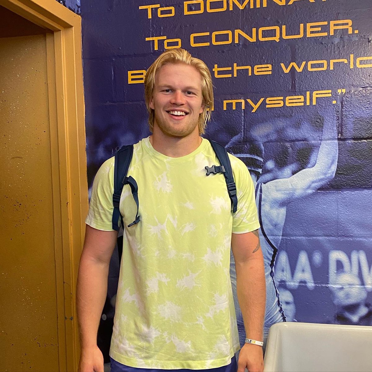 KentStWrestling's tweet photo. First day of classes! 🤼‍♂️Season is right around the corner!!  #StayGolden x #GoFlashes https://t.co/yoLjBlR8IC