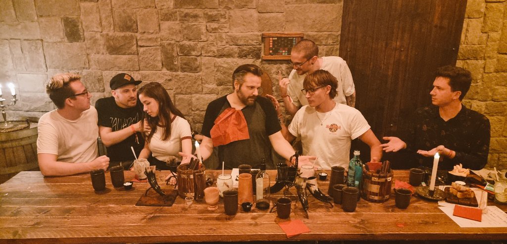 Kapuzenwurm tweet media