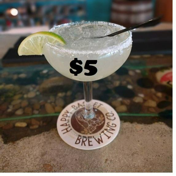 HappyBasset's tweet photo. It's Thirsty Thursday! That means $5 freshly made margaritas! Or you can try our beer of the month, the Rare Breed Wheat! The Chiefs and the Packers will be playing tonight at 7pm! Plus we have cocktails and wine! So come on in and enjoy great drinks and some good ole football! https://t.co/g347lVOrrq