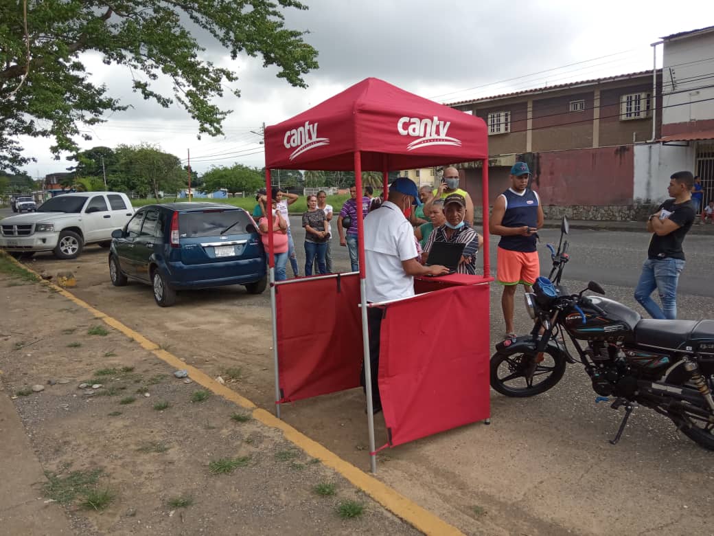 salaprensaCantv's tweet photo. #25Ago En los despliegues, la Empresa instaló servicios de telefonía fija e Internet a nuevos suscriptores, activó Puntos de Atención Itinerante y promovió la conformación de las Mesas Técnicas de Telecomunicaciones #PoderInnovar #VenezuelaEnCrecimiento @NicolasMaduro https://t.co/UGfHfhWNmB