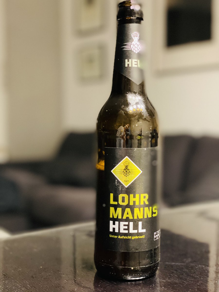 … entdeckt und sofort probiert… gar keine Frage „late adopter“, aber man ist ja auch keine Zwanzig mehr… da rutscht einem schon mal die hauseigene Produktion durch… Stößchen! <a href="/tudresden_de/">TU Dresden</a> #feierabend 😂🥰🙋‍♀️