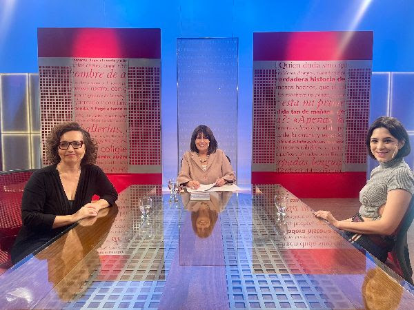 📺🎭📚 Este sábado 27/8, a las 12 h, se emite en <a href="/TV_Publica/">TVP</a> la entrevista de <a href="/Cristina_Mucci/">Cristina Mucci</a> a <a href="/vanesangonzalez/">Vanesa G</a> y Fedra sobre la adaptación teatral de Enero, de Sara Gallardo, que continúa con funciones los domingos de septiembre a las 20 h en El Extranjero #teatro #Los7Locos 💜