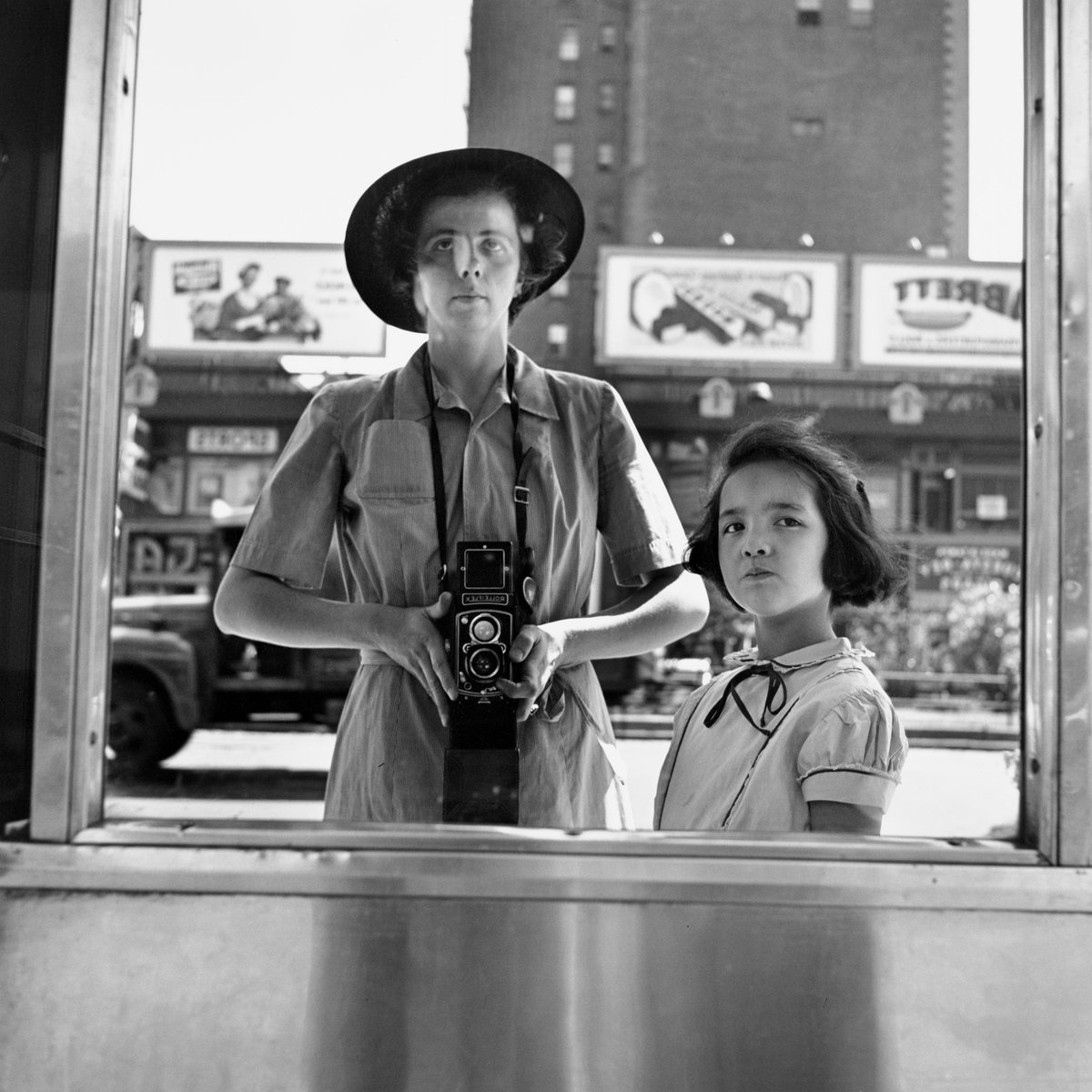 mis_sp's tweet photo. 📸 Vivian Maier: a precursora da selfie.

Fotos tiradas ao longa da década de 1950. https://t.co/xLVCle6Ccx