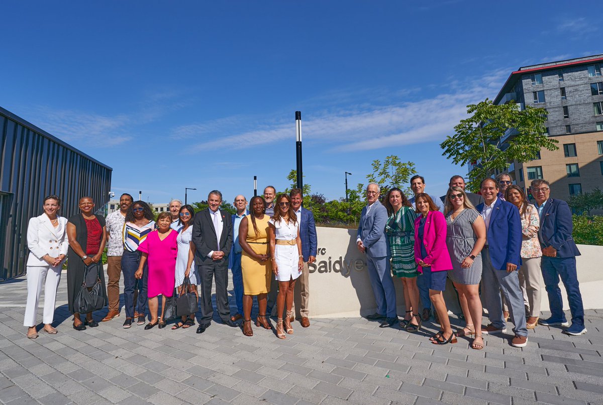 SonnyMtl's tweet photo. Saidye Bronfman Park ! !! 🎉🎉🎉
🏞️ Nouveau parc à #LeTriangle à #Snowdon!
Saidye Bronfman Park!! 🎉🎉🎉
🏞️ New Park in #LeTriangle in #Snowdon!
Thank you to all the workers at the city and at the borough of #cdnndg who contributed to this inauguration.
#polmtl #mtl #montreal https://t.co/Ys7JUbqRgj
