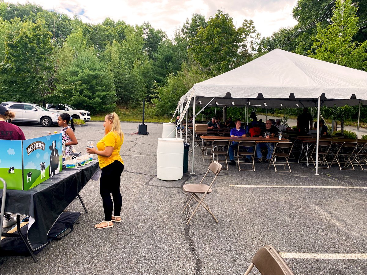 urthpact's tweet photo. Happy Summer Employee Appreciation Day! Thank you all for all of the hours you put in and the work you do. We couldn't keep 25 billion pieces of plastic from oceans and landfills without all of you!
#ThursdayThoughts #SingleUseProblemSolved #employeeappreciation #weloveourstaff https://t.co/RPIiHRME1f
