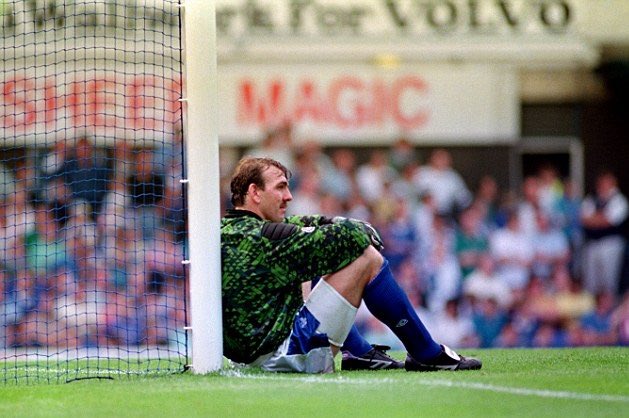 On this day. August 25th 1990. After finding themselves 2-0 down to Leeds, Neville Southall staged a solitary sit down protest during the half time interval